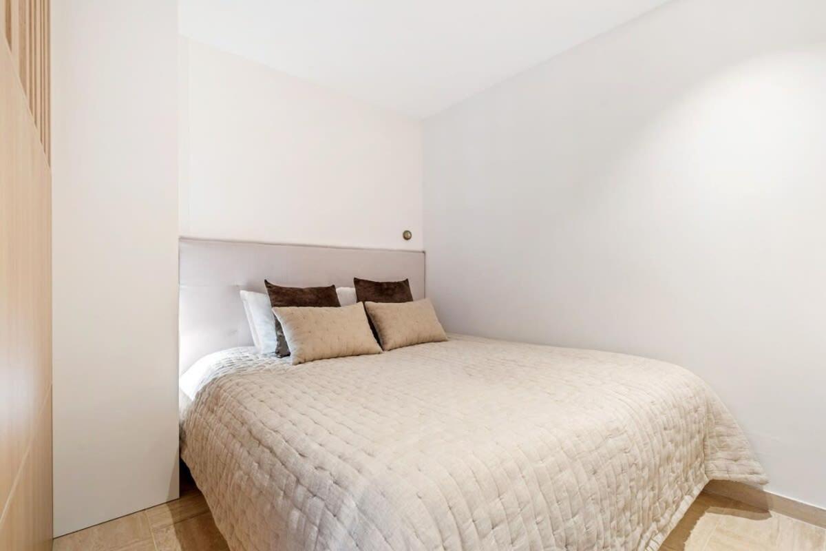 Modern Studio With King Bed, Walk To Attractions Luxemburgo Exterior foto