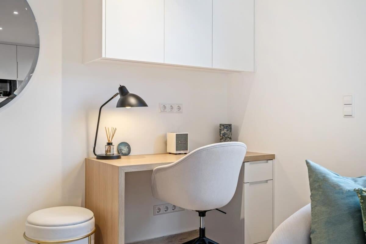 Modern Studio With King Bed, Walk To Attractions Luxemburgo Exterior foto